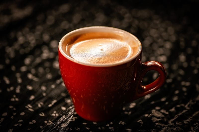 một ly cà phê espresso với lớp bọt dày một ly cà phê espresso với lớp bọt dày